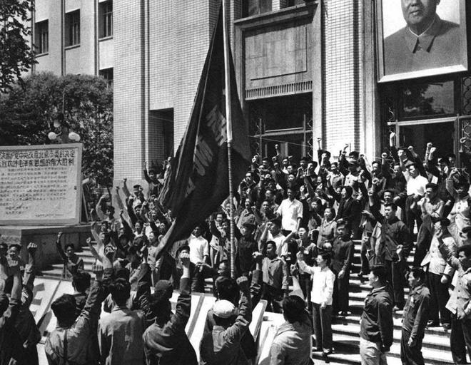 1966年8月《人民画报》专题报道：横扫一切牛鬼蛇神
